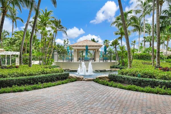 Turnberry On The Green, 19501 W Country Club Dr #1004, Aventura, Florida 33180, image 2
