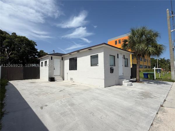 Airport Vista, 107 W Pembroke Rd, Hallandale Beach, Florida 33009, image 1
