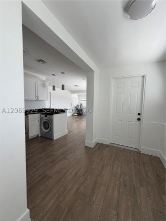 Airport Vista, 107 W Pembroke Rd, Hallandale Beach, Florida 33009, image 3
