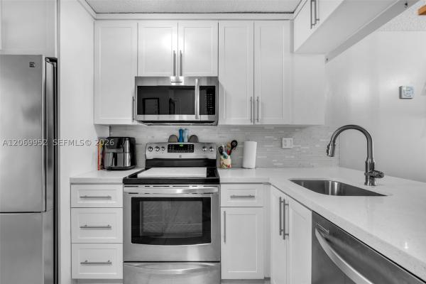 2421 W 52nd Pl #2-1, Hialeah, Florida 33016, image 1