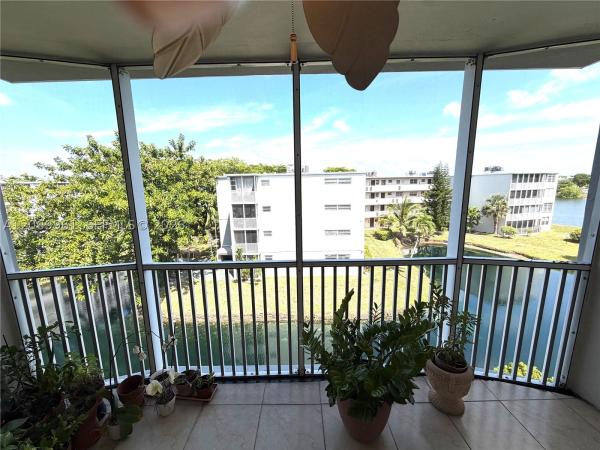 1660 NE 191st St #406-1, Unincorporated Dade County, Florida 33179, image 2
