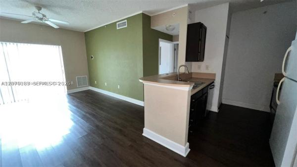 Valencia, 6001 SW 70th St #625, South Miami, Florida 33143, image 3