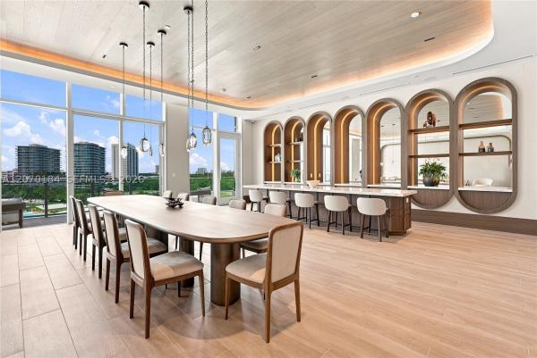 2411 Laguna Cir #1402, Miami, Florida 33181, image 1
