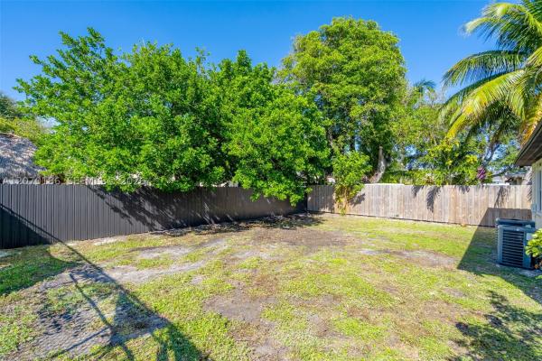 Hallandale Beach No HOA, 124 SE 2nd Ter #1-2, Hallandale Beach, Florida 33009, image 1