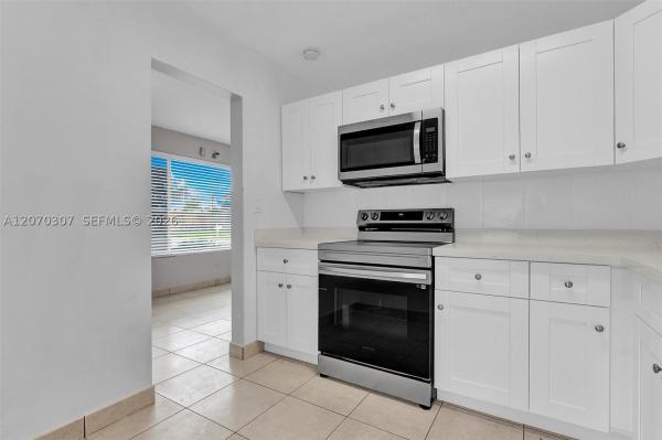 Boulevard Gardens, 551 NW 30th Ter, Fort Lauderdale, Florida 33311, image 3