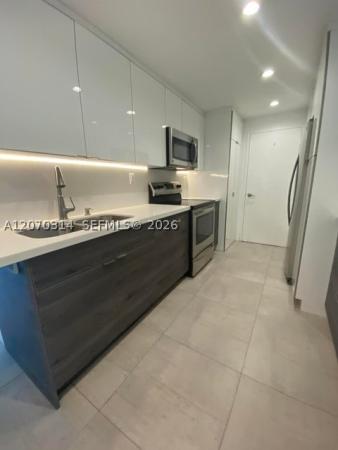 The Carriage House, 5401 Collins Ave #620, Miami Beach, Florida 33140, image 1