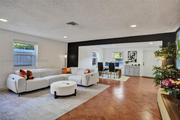 Central Oakland Park, 1022 NE 34th Ct, Oakland Park, Florida 33334, image 1