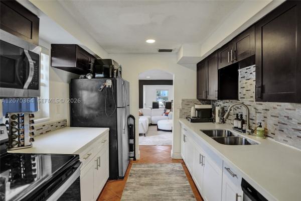 Central Oakland Park, 1022 NE 34th Ct, Oakland Park, Florida 33334, image 2
