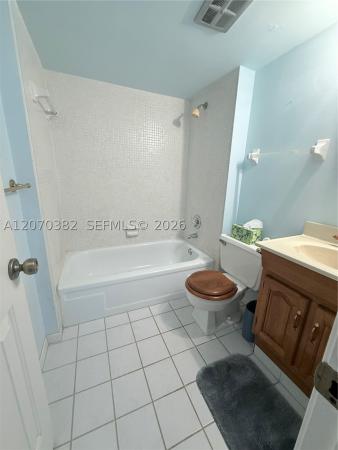 Royal Park, 114 Royal Park Dr #3H, Oakland Park, Florida 33309, image 3