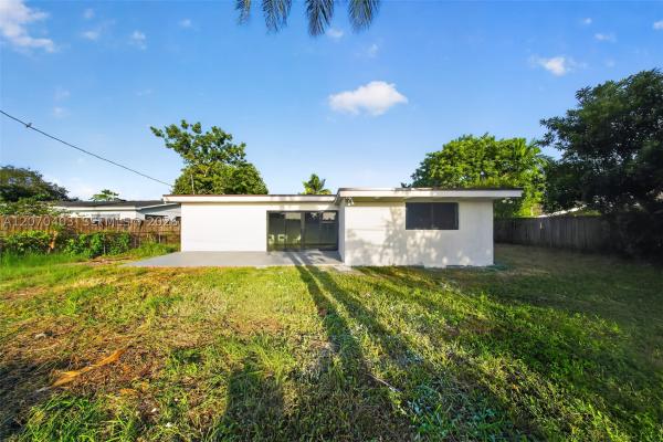 Pine Tree Manor, 9281 Martinique Dr, Cutler Bay, Florida 33189, image 3