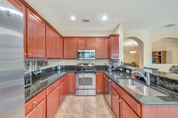 Emerald Creek Townhomes, 12434 NW Emerald Creek Mnr, Plantation, Florida 33325, image 2
