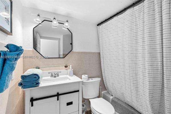 Kimberly Lake Villas, 1370 NE 40th Dr, Oakland Park, Florida 33334, image 2
