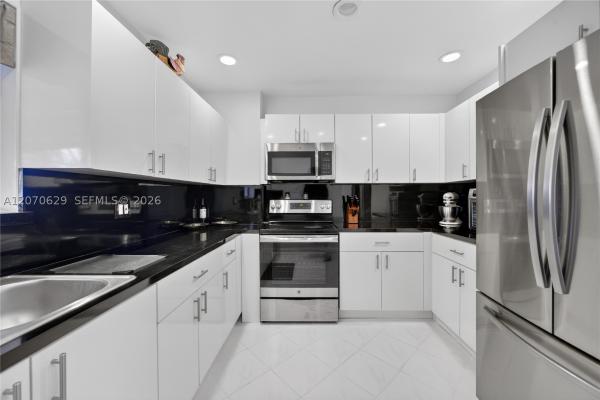 8210 SW 96th Ct, Unincorporated Dade County, Florida 33173, image 2