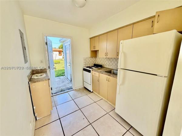 Meekins, 1041 NW 7th Ct, Hallandale Beach, Florida 33009, image 2