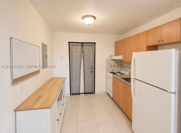 Meekins, 1041 NW 7th Ct, Hallandale Beach, Florida 33009, image 3