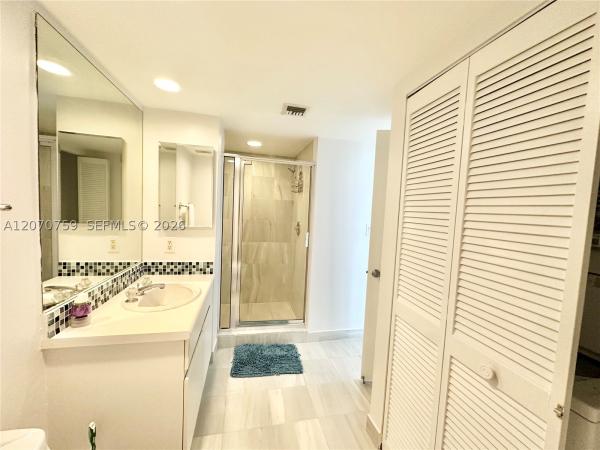 Oceania 1, 16425 E Collins Ave #1215, Sunny Isles Beach, Florida 33160, image 1