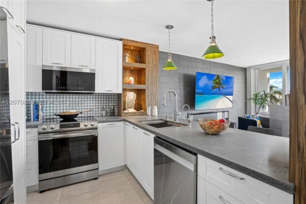 The Carlyle, 2881 NE 33rd Ct #5G, Fort Lauderdale, Florida 33306, image 2