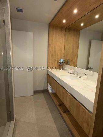 11 NE 6th St #705, Miami, Florida 33132, image 1