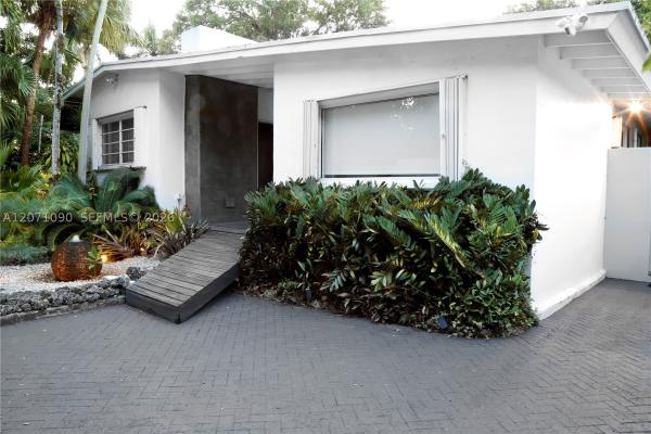 The Royal Gardens, 3596 Main Hwy, Miami, Florida 33133, image 3