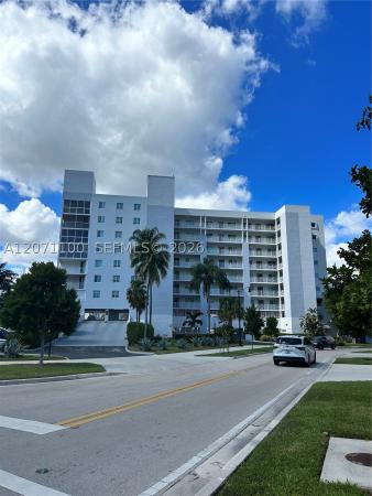 Le Laurier, 17800 N Bay Rd #803, Sunny Isles Beach, Florida 33160, image 3