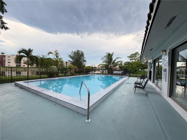 1350 SW 122nd Ave #404, Unincorporated Dade County, Florida 33184, image 3