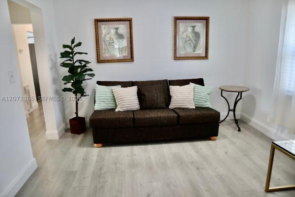 Lake Avenue, 1112 11th St, West Palm Beach, Florida 33401, image 1