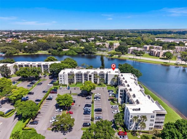 Poinciana Place Of Pine Island Ridge, 9440 Poinciana Pl #302, Davie, Florida 33324, image 2