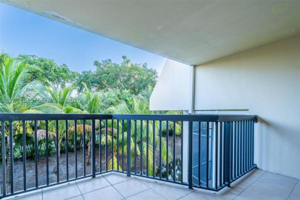 Coronado Tower 3, 20347 W Country Club Dr #TH-15, Aventura, Florida 33180, image 2