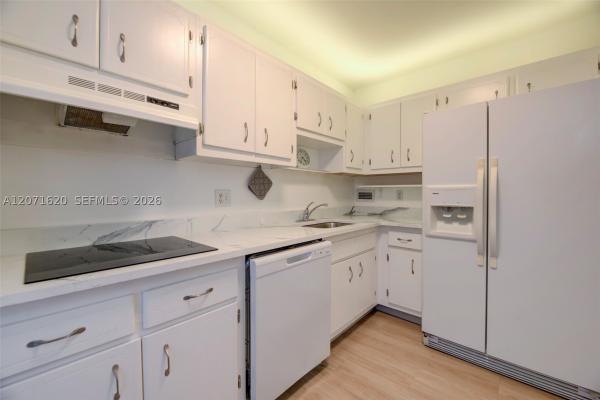 Longwood Towers, 1001 91st St #511, Bay Harbor Islands, Florida 33154, image 3