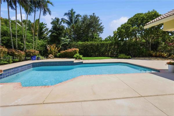 360 NE Coconut Cir, Weston, Florida 33326, image 2