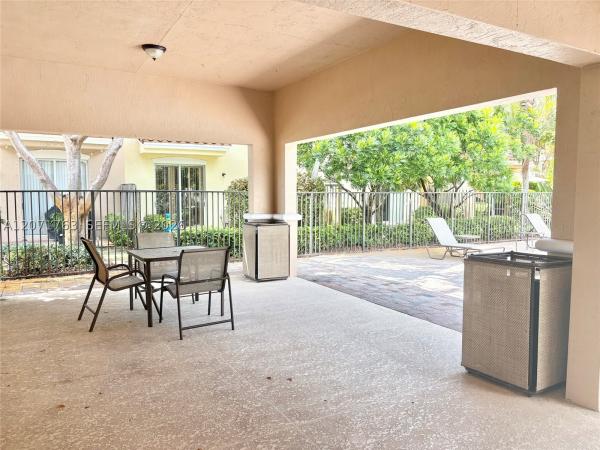 Emerald Creek Townhomes, 12444 Emerald Creek Ct, Plantation, Florida 33325, image 1