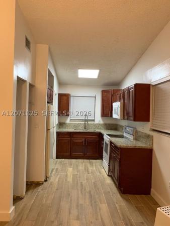 Lakeview Manor, 1008 SW 8th St, Hallandale Beach, Florida 33009, image 1