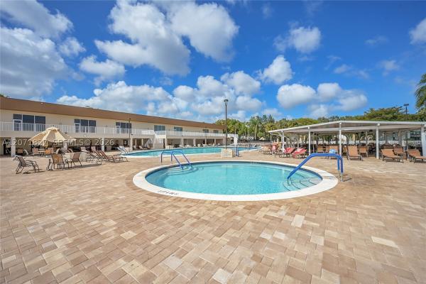 Pembridge At Lakes Of Delray, 15234 Lakes Of Delray Blvd #250, Delray Beach, Florida 33484, image 1