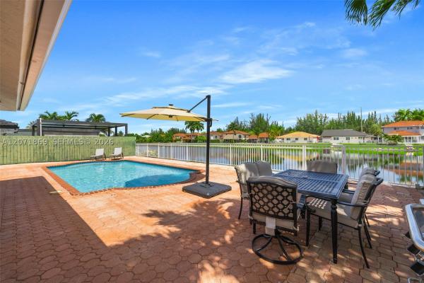 15753 SW 43rd St, Unincorporated Dade County, Florida 33185, image 1