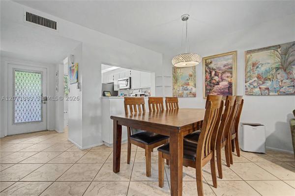 Sabal Palm Of Pine Island Ridge, 9520 Seagrape Dr #205, Davie, Florida 33324, image 2