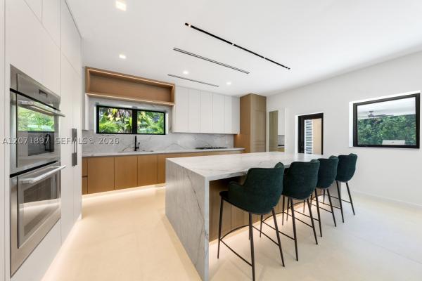 Washington Place, 921 NE 72nd St, Miami, Florida 33138, image 2