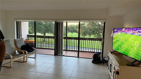 465 W Park Dr #11-3, Unincorporated Dade County, Florida 33172, image 3