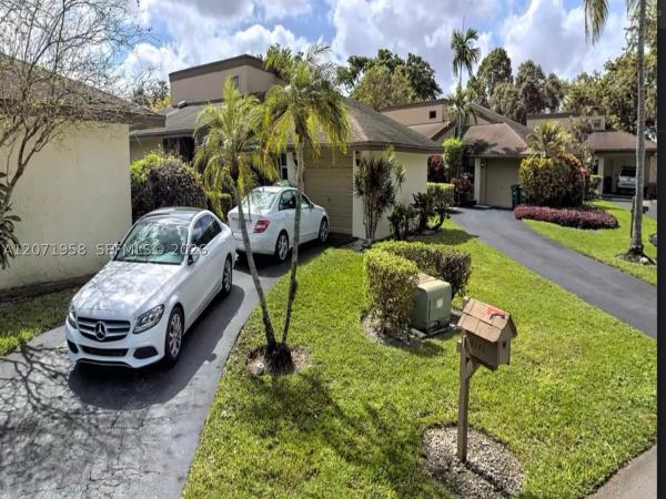 Villas At Woodmont, 8142 Silver Palm Ct #17, Tamarac, Florida 33321, image 1