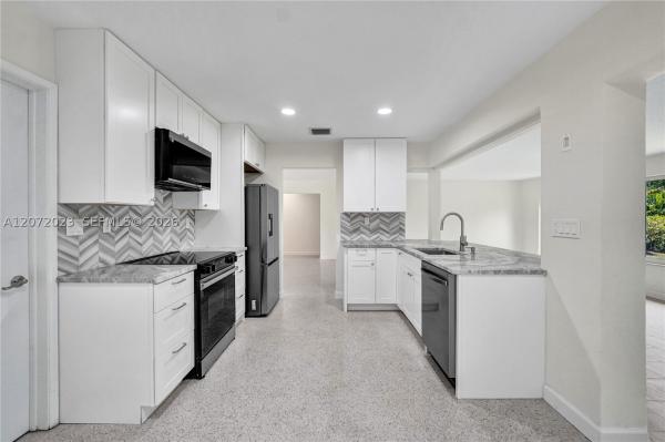 South Corals, 1524 NE 37th St, Oakland Park, Florida 33334, image 3