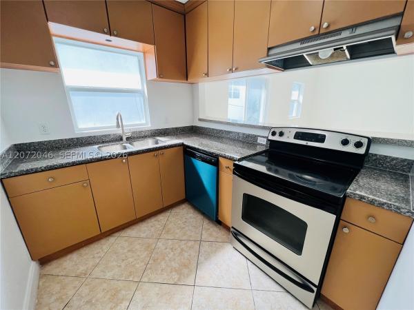 Oceanside Isle Of Normandy, 950 Bay Dr #6, Miami Beach, Florida 33141, image 3