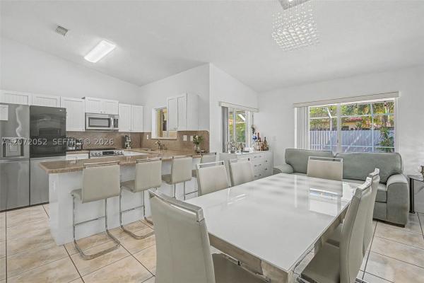 15431 SW 177th Ter, Unincorporated Dade County, Florida 33187, image 2