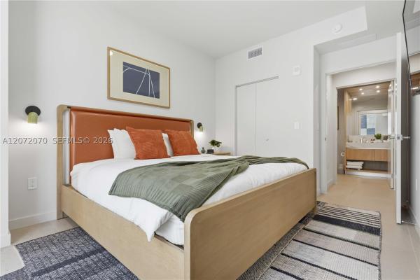 Miami, Florida 33132, image 2
