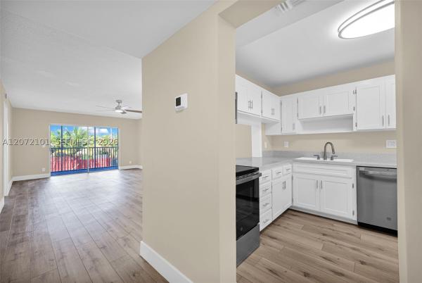 Gulfstream Garden, 215 SE 3rd Ave #206B, Hallandale Beach, Florida 33009, image 1