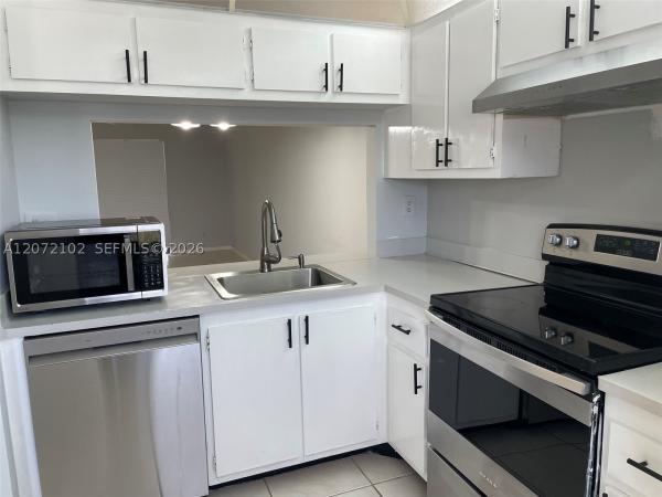 Sunrise Lakes 4, 2711 NW 104th Ave #404, Sunrise, Florida 33322, image 1
