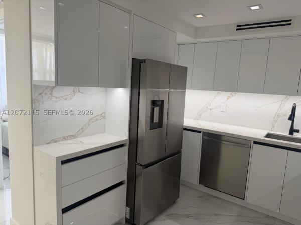 Winston Towers 200, 251 174th St #1414, Sunny Isles Beach, Florida 33160, image 1