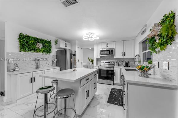 942 NW 133rd Ct, Unincorporated Dade County, Florida 33182, image 3