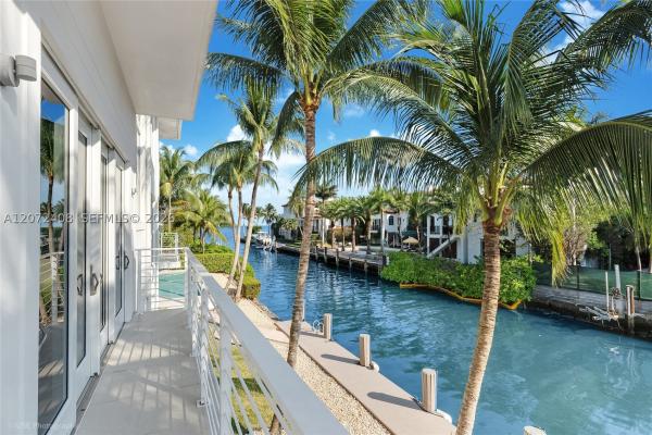3835 Carole Ct, Miami, Florida 33133, image 2