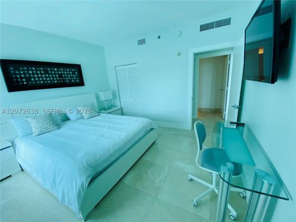 The Plaza On Brickell East, 950 Brickell Bay Dr #3709, Miami, Florida 33131, image 3