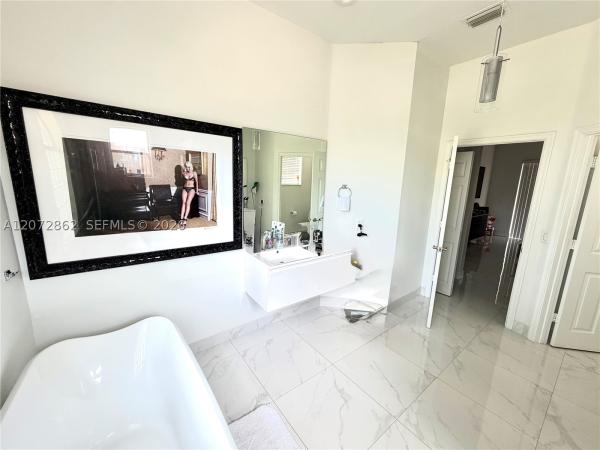 The Pointe At Pembroke Isles, 16747 NW 10th St, Pembroke Pines, Florida 33028, image 2