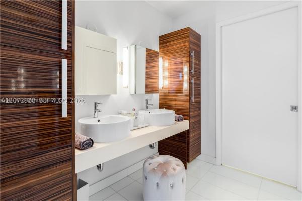 Paramount Bay, 2020 N Bayshore Dr #909, Miami, Florida 33137, image 2